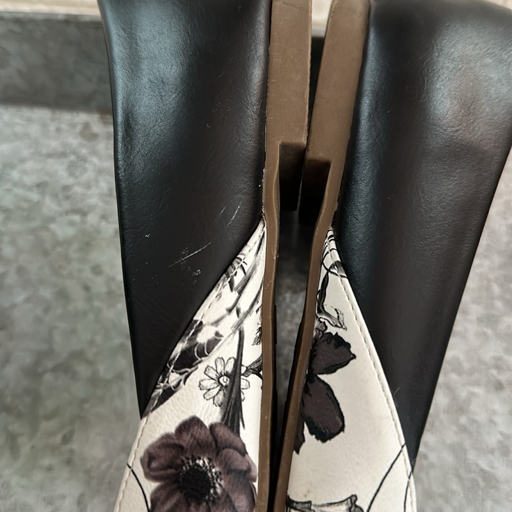FFC NY Black and White Floral Women's Flats - fits as a size 9 (shoe says 10) - Picture 9 of 10